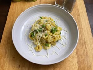Cheese Tortellini in Garlic Butter Sauce