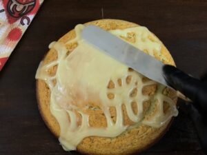 How to Decorate a Cake