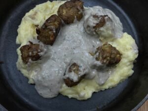 Swedish Meatballs With Mashed Potatoes and Gravy